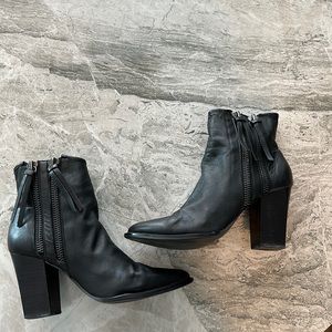 Steve Madden leather boots double zipper 4’ heels